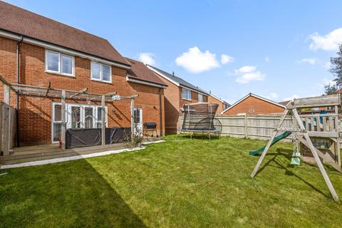 3 bedroom semi-detached house for sale, Illett Way, Faygate, RH12