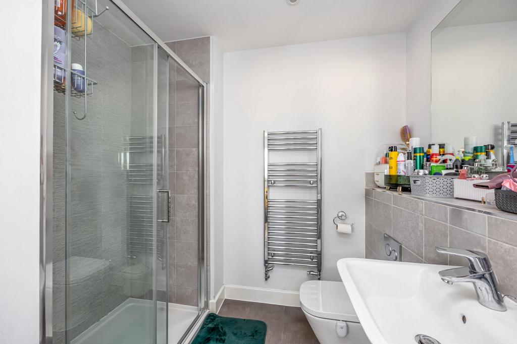 En suite to bedroom 1