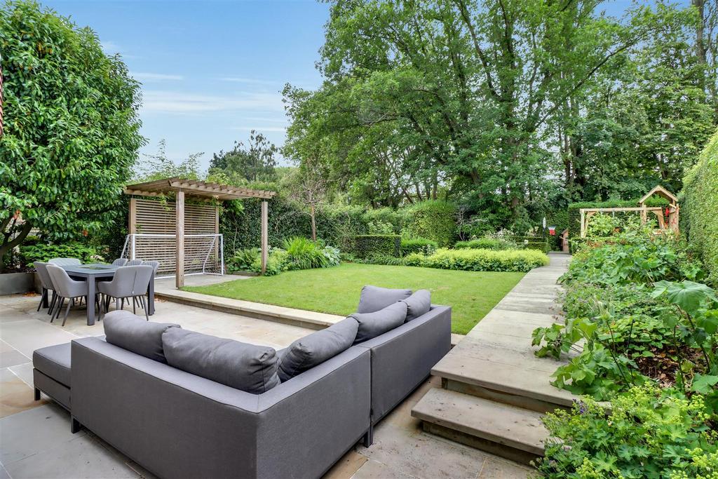 GARDEN2.jpg