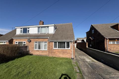4 bedroom semi-detached house for sale, Beech Way, Birstall