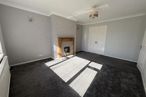 4 bedroom semi-detached house for sale, Beech Way, Birstall