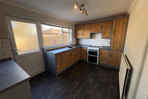 4 bedroom semi-detached house for sale, Beech Way, Birstall