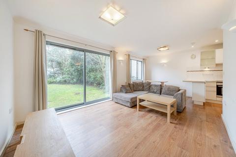 2 bedroom flat for sale, Harberson Road, Balham, London, SW12
