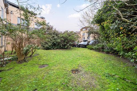 2 bedroom flat for sale, Harberson Road, Balham, London, SW12