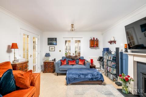 5 bedroom detached house for sale, Trefoil Close, Rushden, NN10 0PN