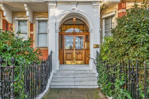 3 bedroom flat for sale, Marloes Road, LONDON, W8