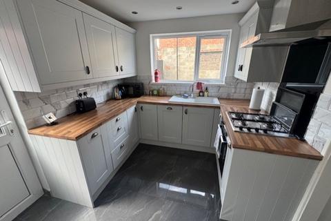 4 bedroom semi-detached house to rent, Heath Street, Cardiff, CF11