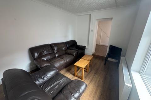4 bedroom semi-detached house to rent, Heath Street, Cardiff, CF11