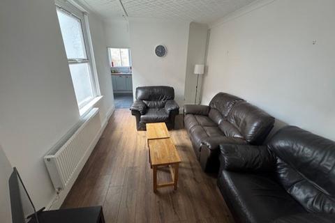 4 bedroom semi-detached house to rent, Heath Street, Cardiff, CF11