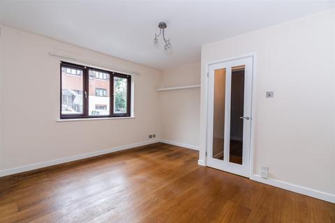 undefined, Bassetsbury Lane, High Wycombe HP11