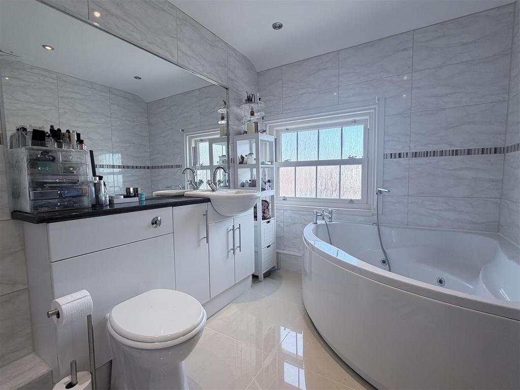 Main Bathroom