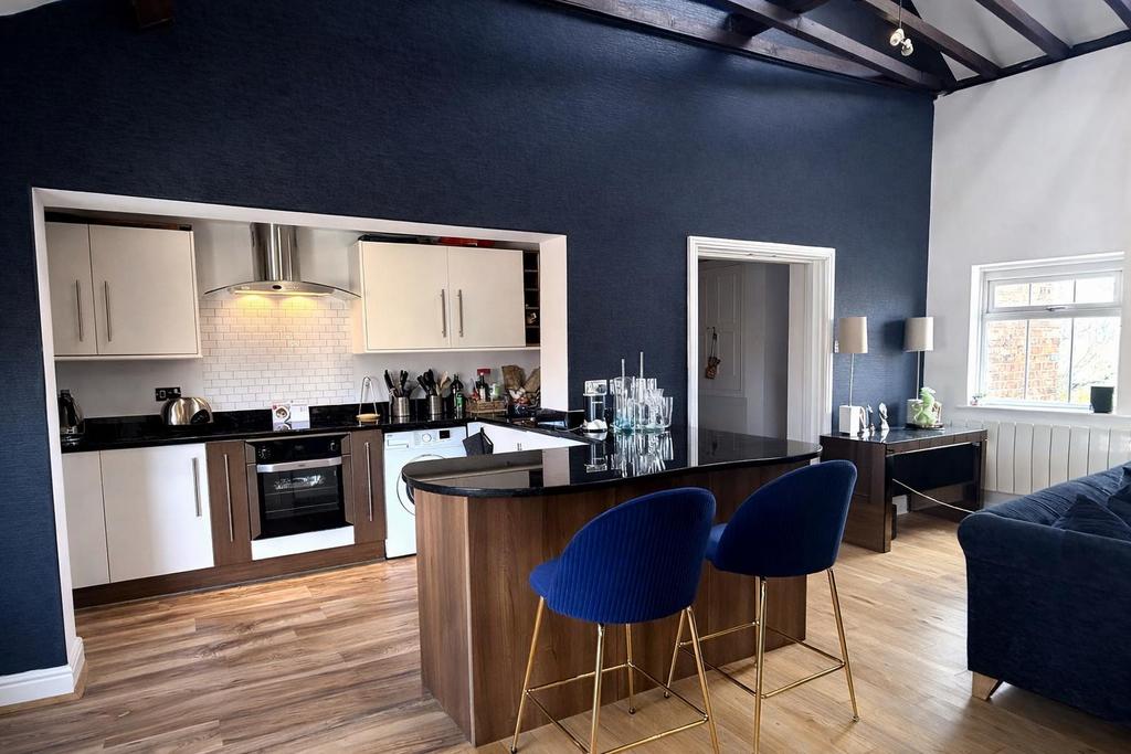 Impressive Open-Plan Living/Dining/Breakfast Kitch