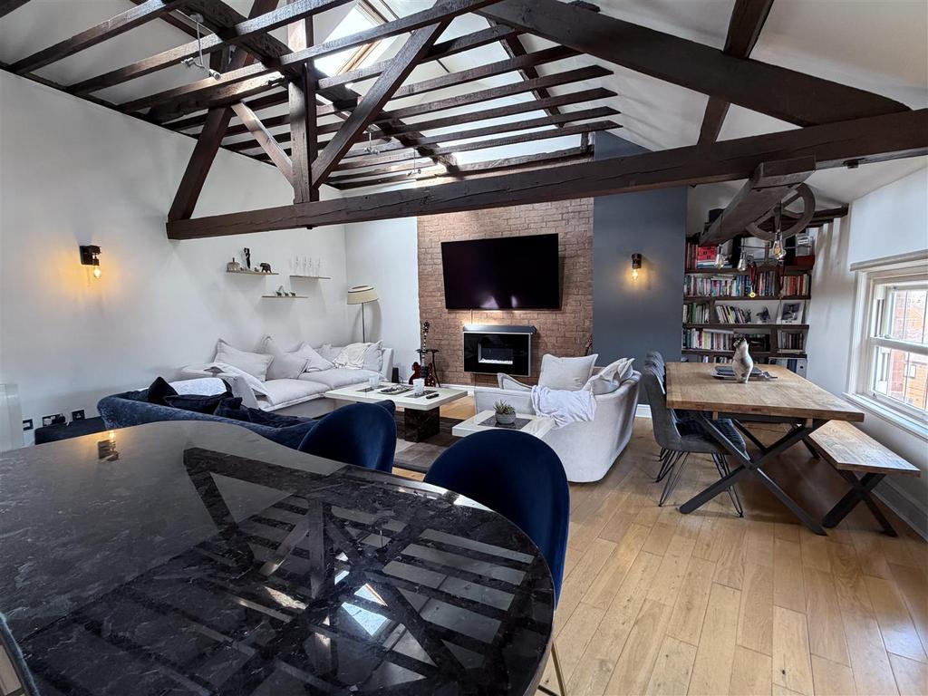 Impressive Open-Plan Living/Dining/Breakfast Kitch
