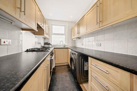 2 bedroom maisonette to rent, Herne Hill Road, London SE24