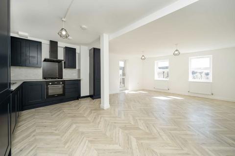 3 bedroom flat to rent, Queens Crescent, London NW5