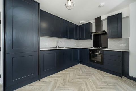 3 bedroom flat to rent, Queens Crescent, London NW5