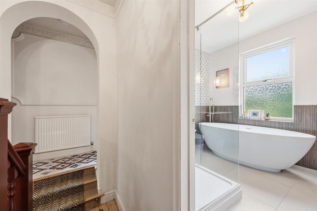 Bathroom and landing.jpg