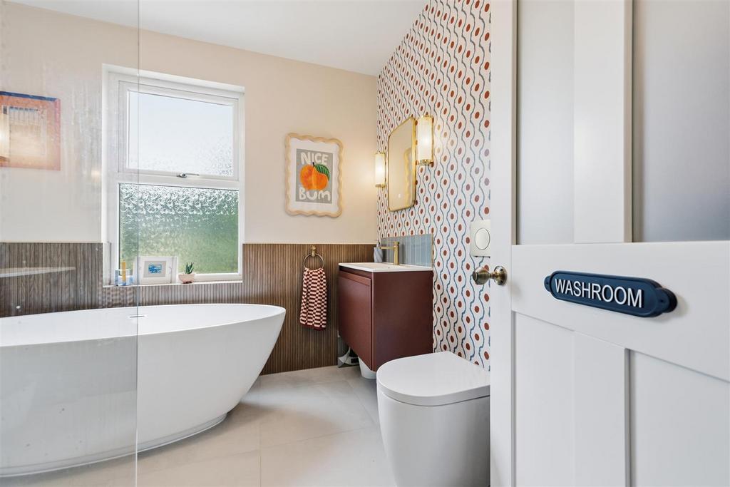 Bathroom - vanity unit, WC and bath.jpg