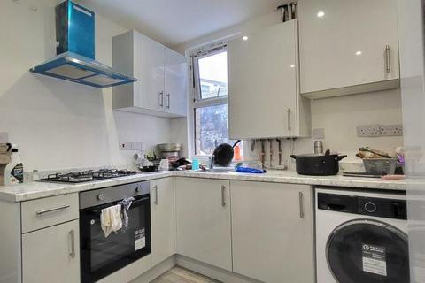 4 bedroom terraced house for sale, Tulketh Crescent, Ashton-on-Ribble, Preston, PR2