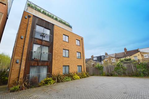 2 bedroom flat to rent, Queens Road Peckham SE15