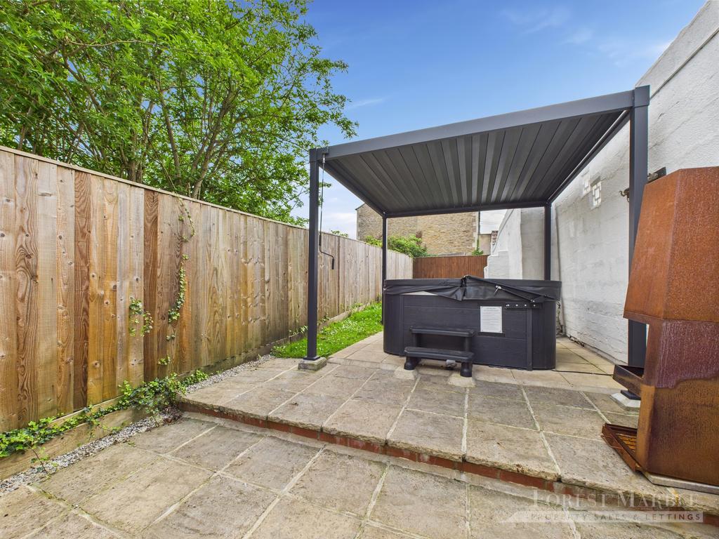 Bungalow outside space rear