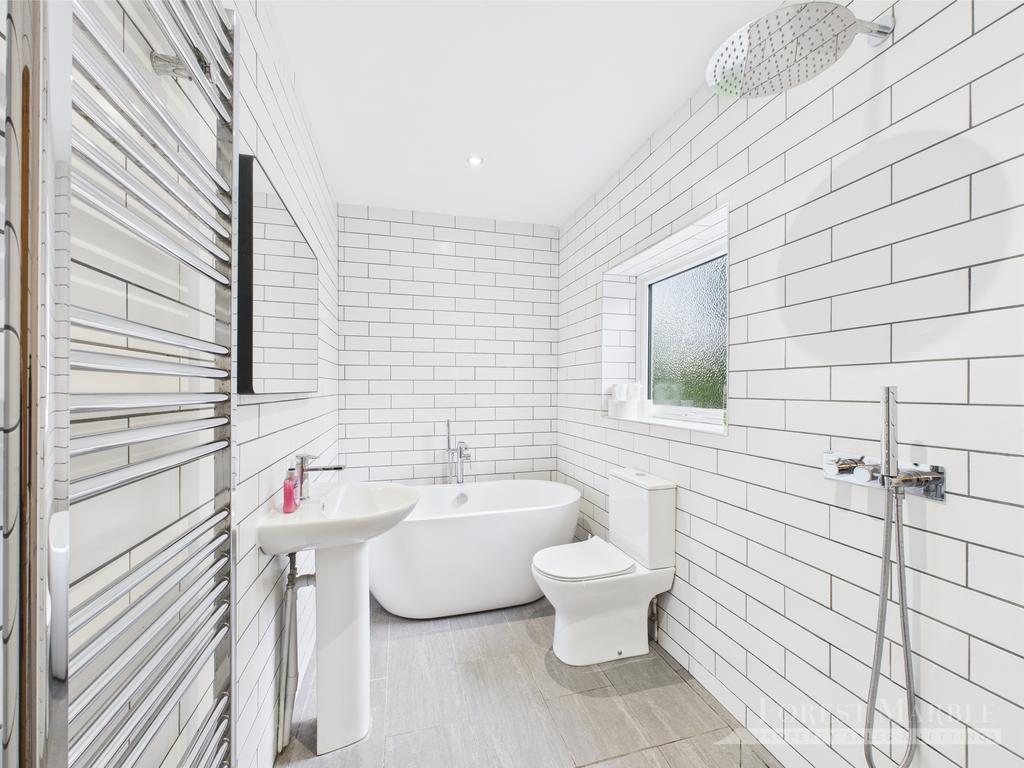 Main House Family Bathroom