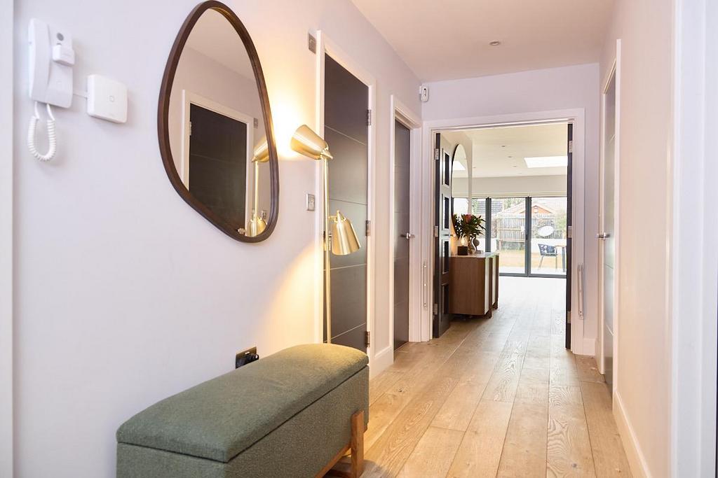 117 Theobold Street-14.jpg