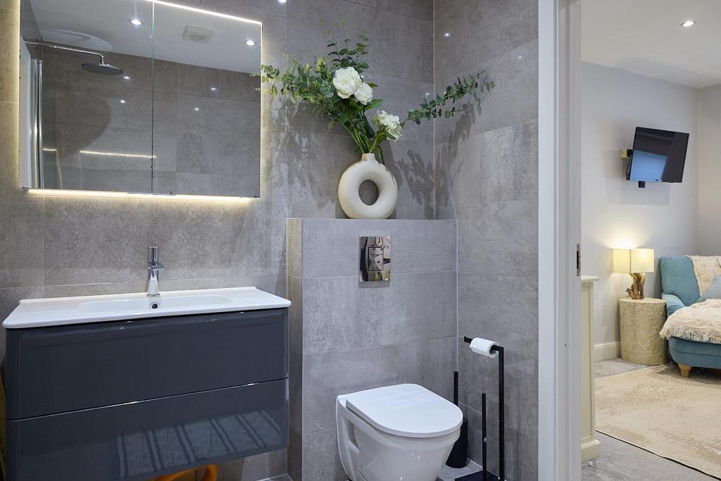 117 Theobold Street-26.jpg