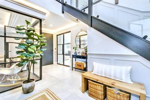 5 bedroom detached house for sale, Bridle Close, Borehamwood