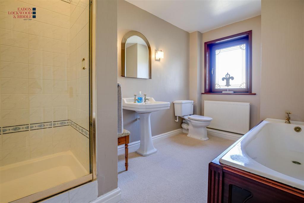 Bathroom 1.1.jpg