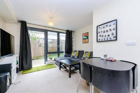 2 bedroom flat to rent, Pooles Park, Finsbury Park, London, N4