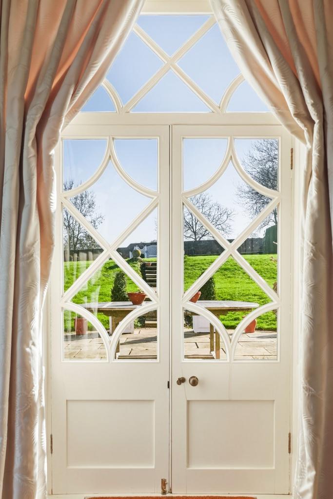 "Erith" Doors