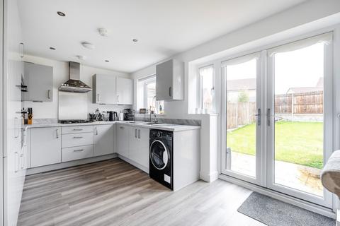 3 bedroom semi-detached house for sale, Sparrowhawk Close, Hopton