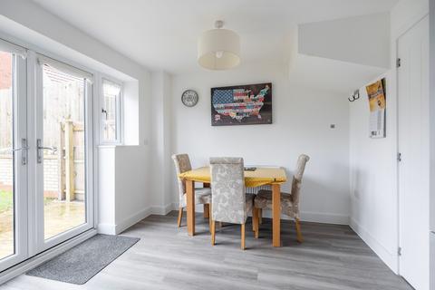 3 bedroom semi-detached house for sale, Sparrowhawk Close, Hopton