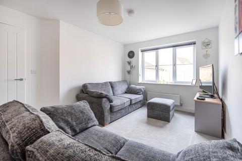 3 bedroom semi-detached house for sale, Sparrowhawk Close, Hopton