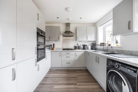 3 bedroom semi-detached house for sale, Sparrowhawk Close, Hopton