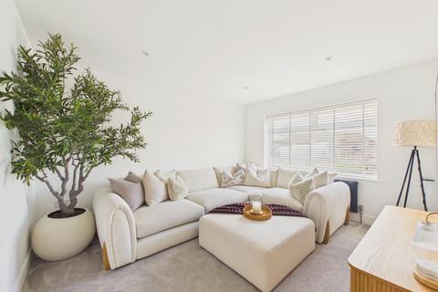 4 bedroom semi-detached house for sale, Walton Gardens, Kent CT19