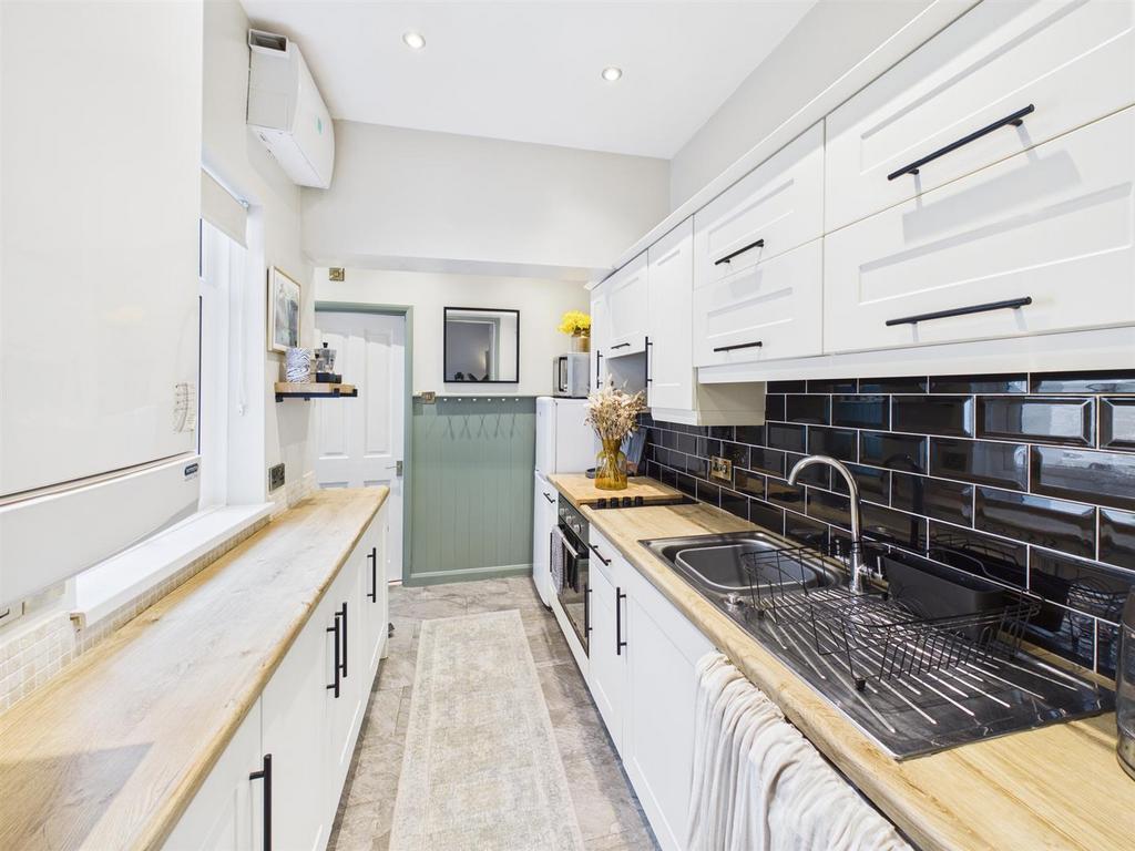 Kitchen 1.jpg