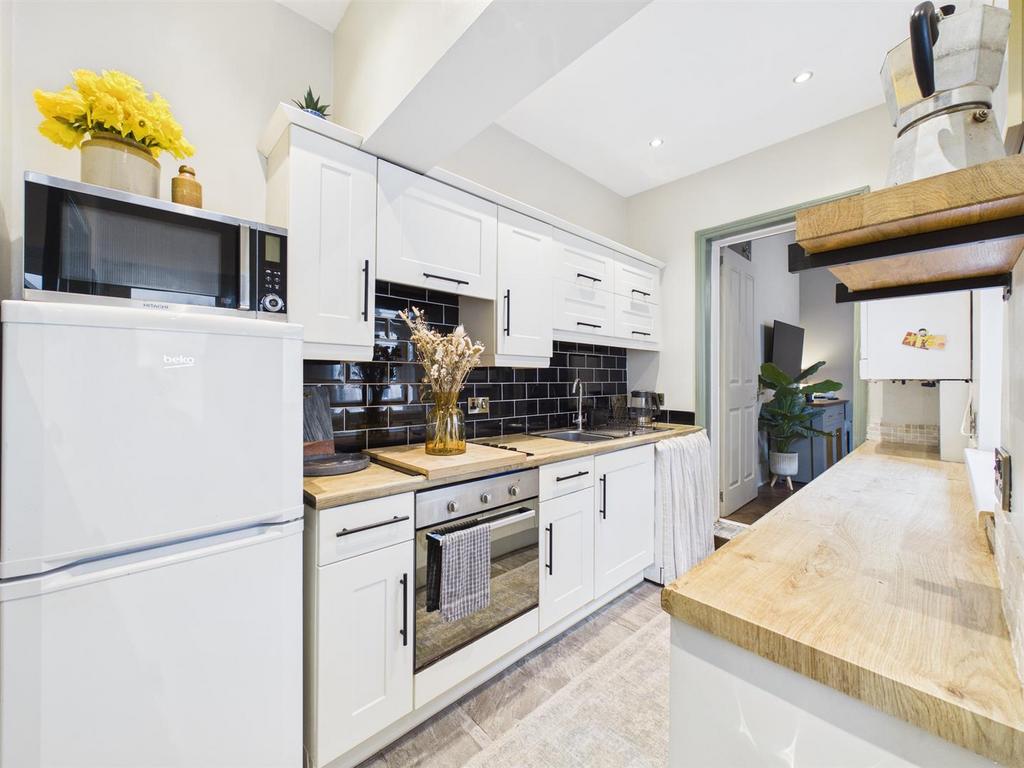 Kitchen 5.jpg