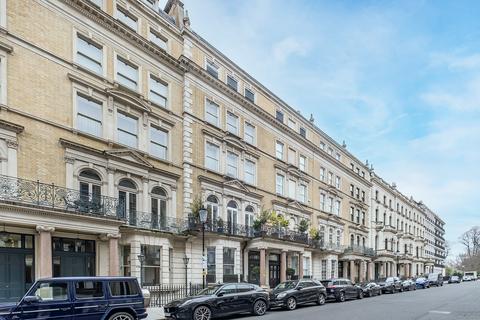 3 bedroom flat for sale, De Vere Gardens, London, W8