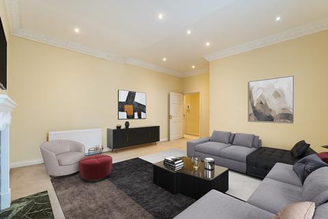 3 bedroom flat for sale, De Vere Gardens, London, W8