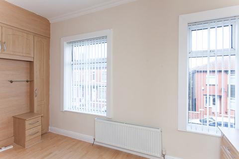 2 bedroom terraced house to rent, Milton Avenue, Salford M5