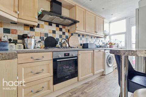 2 bedroom terraced house for sale, The Hornbeams, Harlow