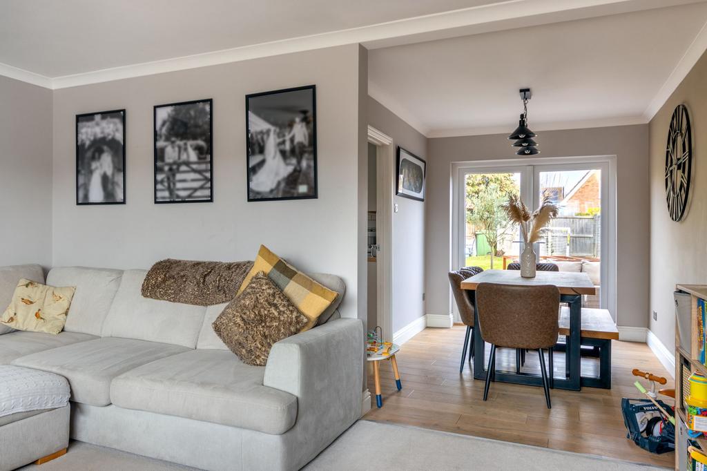Sitting/dining room