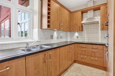 undefined, Elizabeth Drive, Banstead SM7