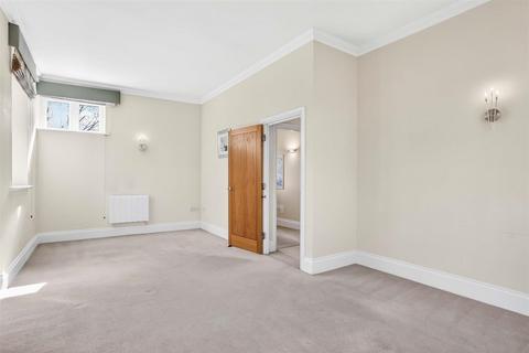 undefined, Elizabeth Drive, Banstead SM7