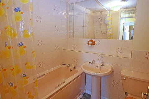 undefined, Bronte Court, Tamworth