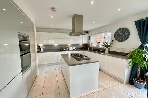 5 bedroom detached house for sale, Sandpiper Drive, Stafford, ST16