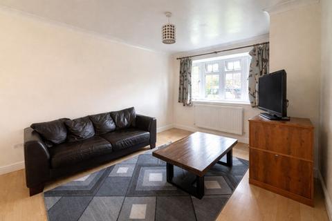 undefined, De Lara Way, Woking GU21