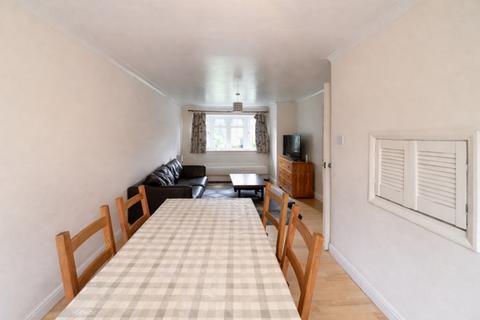 undefined, De Lara Way, Woking GU21